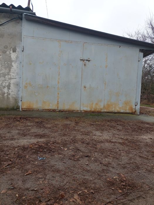 Гараж в селі Старе
