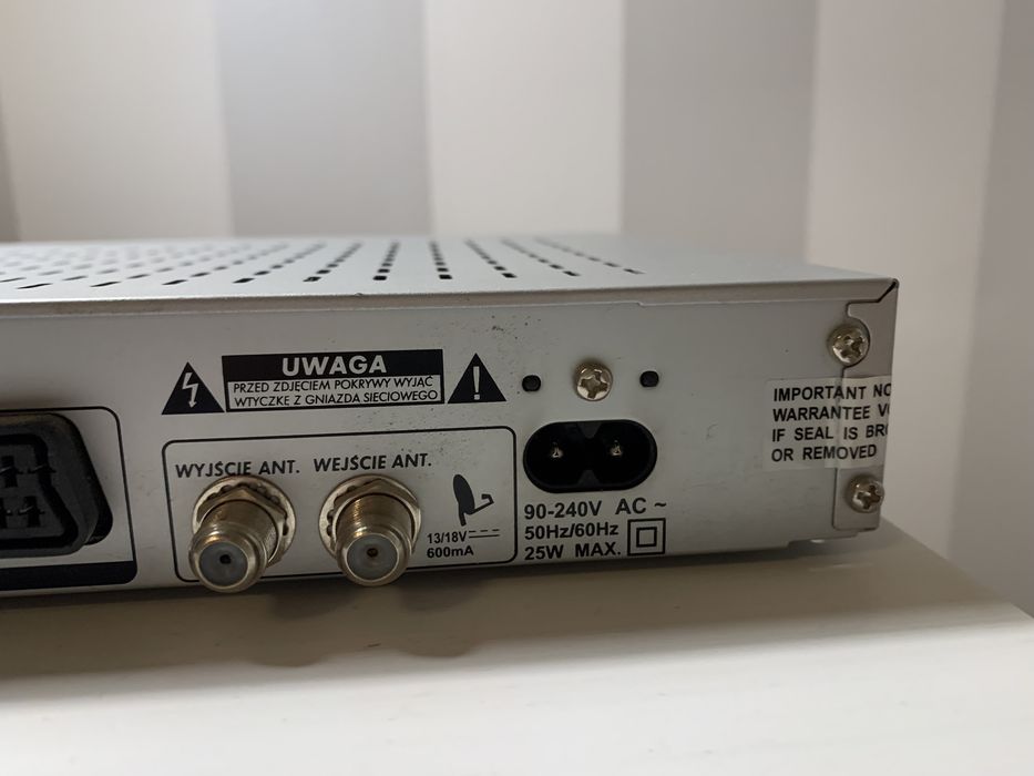 Dekoder Satelitarny Cyfra + Strong 6880 z kablami