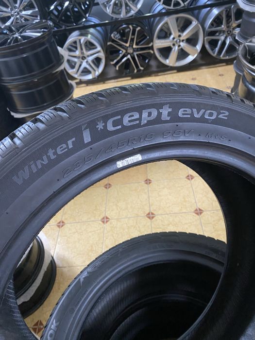 235/45/18 98V Hankook Winter I*Cept EVO 2