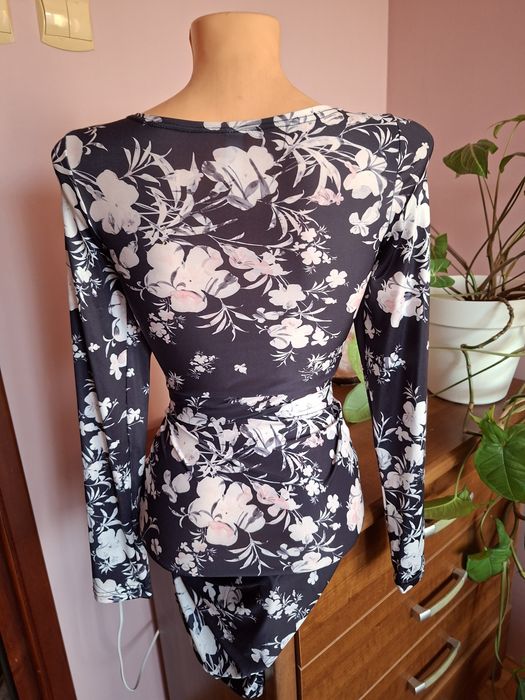 Sukienka nowa dopasowana