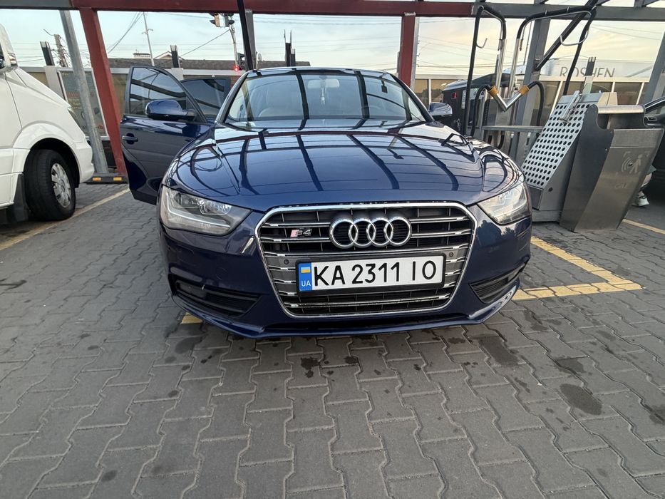 Audi A4 2013 VIN WAUAFAFL1EA046607 фото оголошення 18 з 20