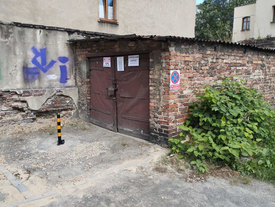 Garaż Magazyn Parking wraz z 2 miejscami parkingowymi 30 m2 Katowice !