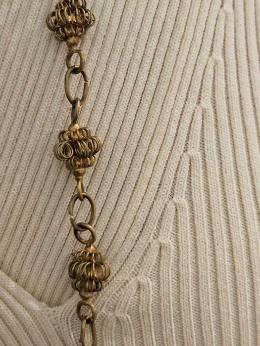 Colar Vintage com Contas Trabalhadas Douradas