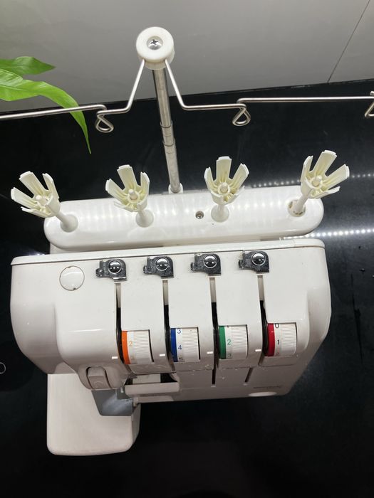 Maszyna do wsycia Overlock  Model Merrylock 848 DS rzadko używany