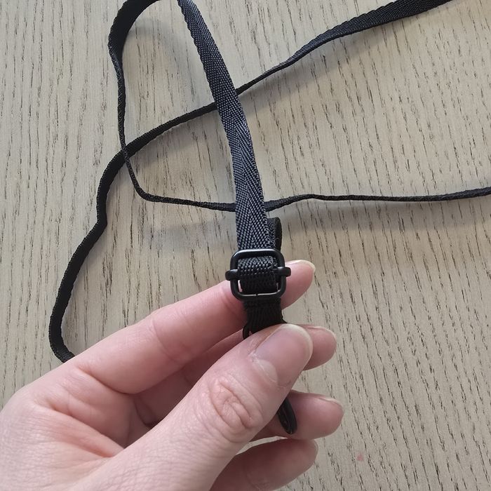 Materiałowy, cienki pasek do torebki, czarne okucia, tanio