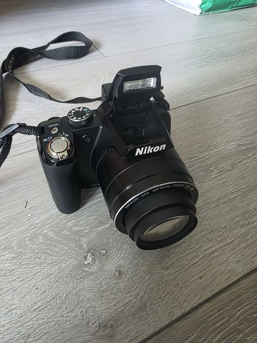 Aparat Nikon P90