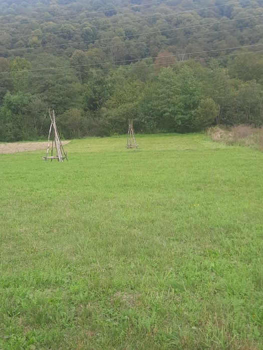 Продам ділянку в Карпатах коло лісу