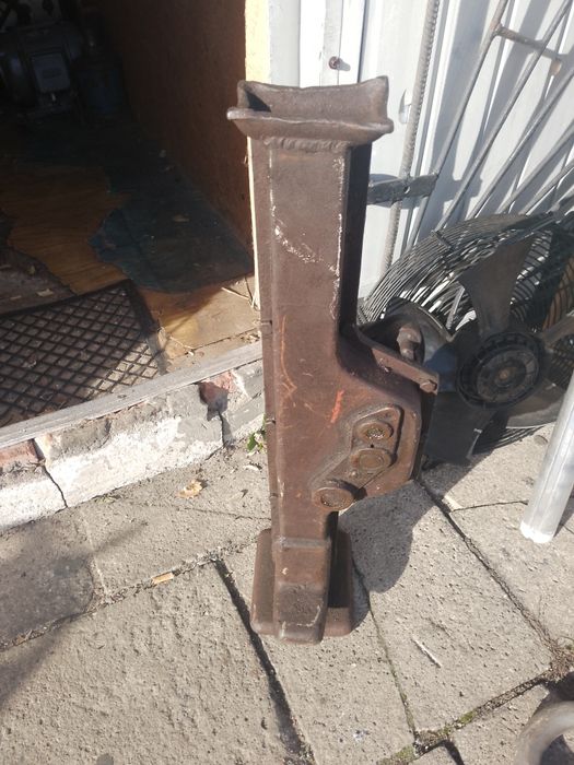 Lewarek kolejowy 5 T