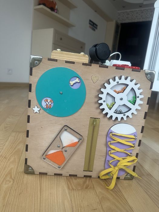 Бізікуб для дитини