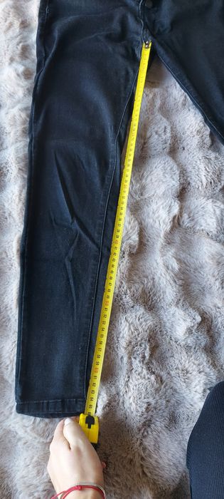 Sprzedam czarne dżinsy