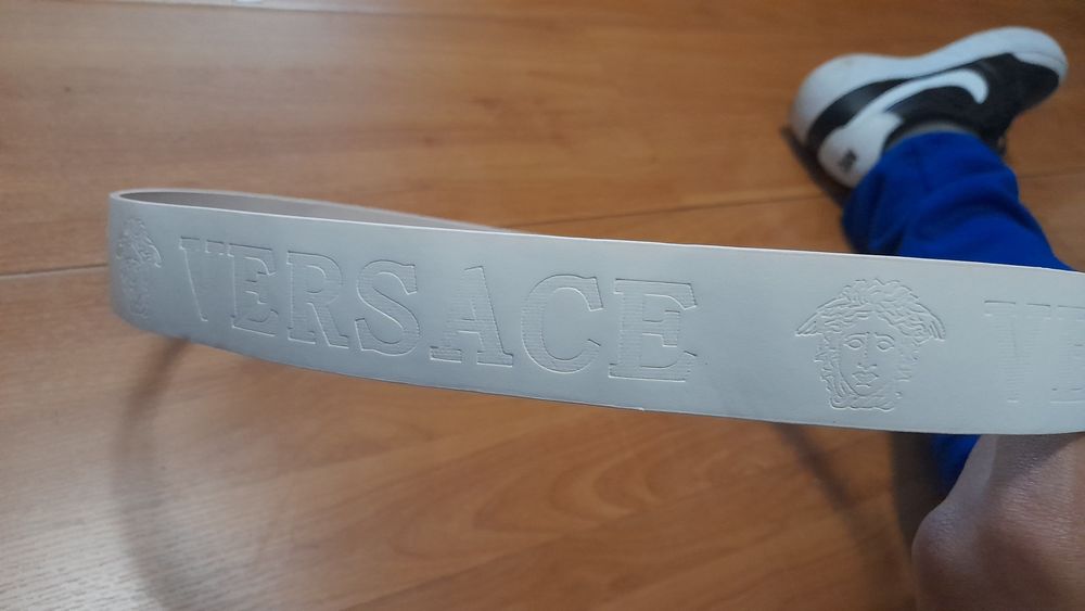 Cintos de marca novos