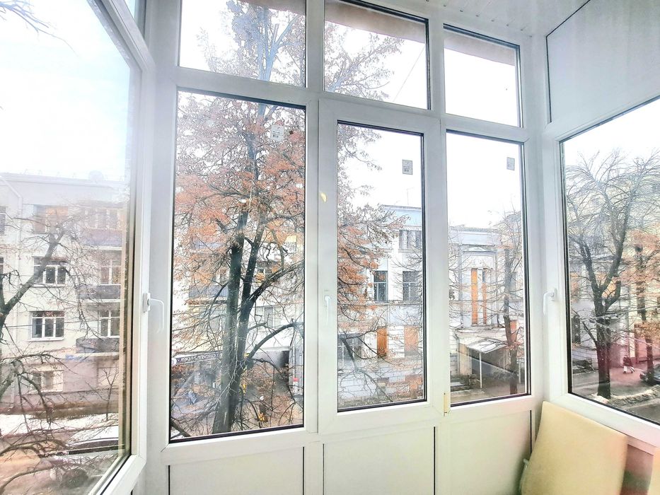 Центр! Смарагдова студія на Дарвіна , біля метро, ТРЦ Никольский