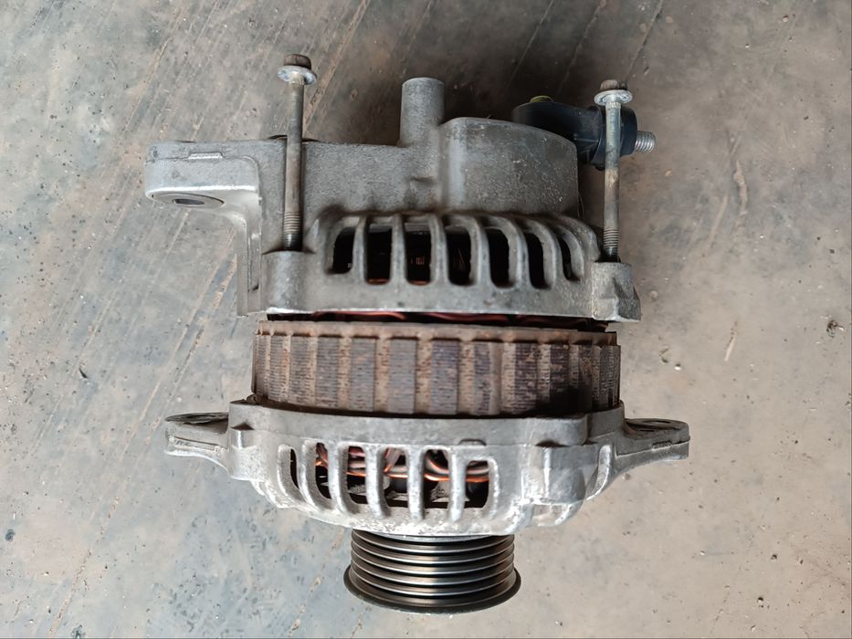 Генератор Nissan Maxima A32, б/у