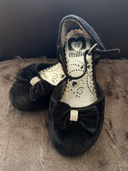 Взуття для дівчиники ( туфлі, сліпони, кеди). Розміри від 28-35