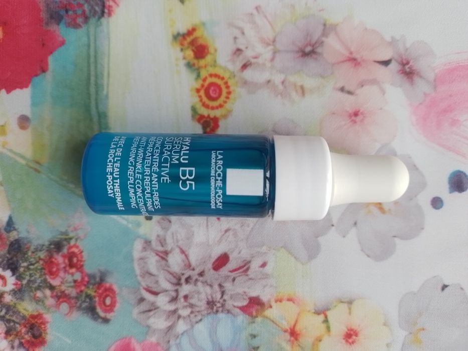 La roche-posay Hyalu B5 serum  suractive
