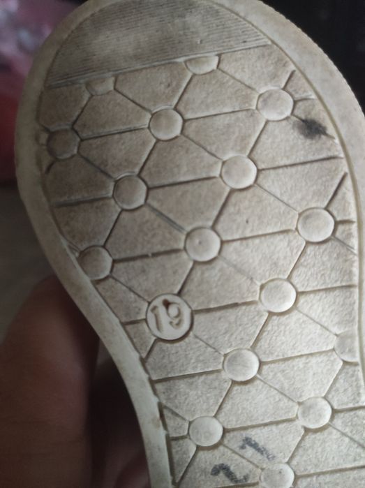 Кроссовки на девочку 19р