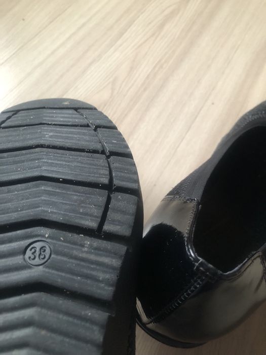 Buty czarne na koturnie Lasocki