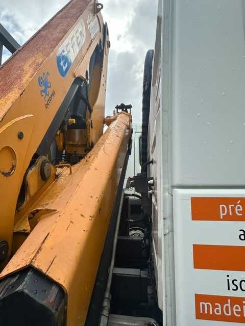 Volvo Fm 12  410 cv  pesada caixa automática com báscula tribasculante e grua