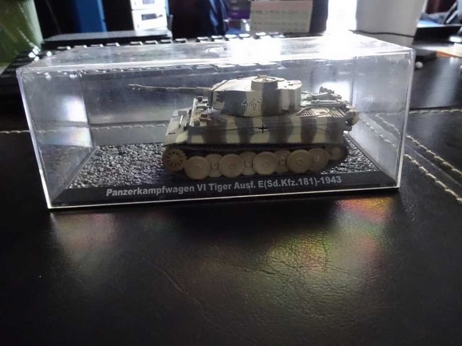 Czołgi świata  _PzKpfw. VI Tiger Ausf. E(Sd.Kfz.181) - 1943 w gablotce