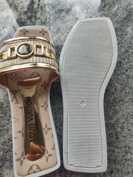 Klapki LouisVutton nowe