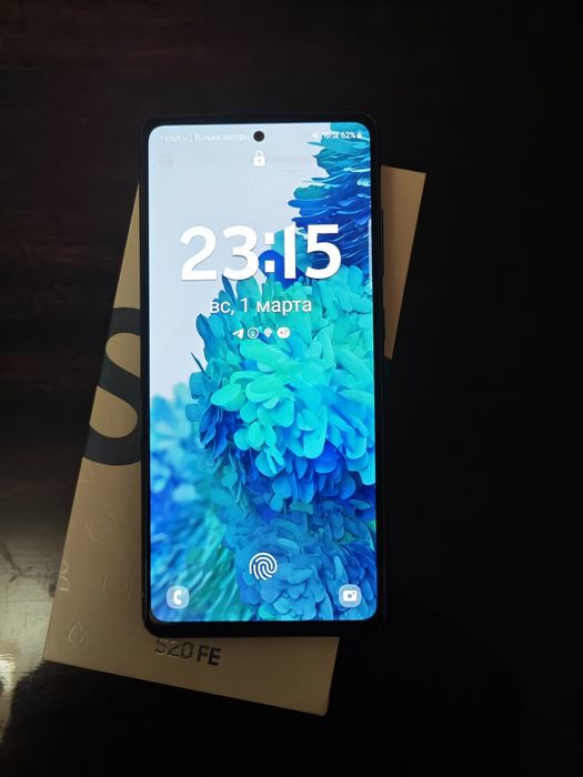 Продам samsung s20 fe 8/256