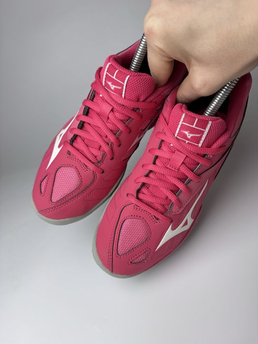 37р. Кросівки Mizuno Lightning Star Z4