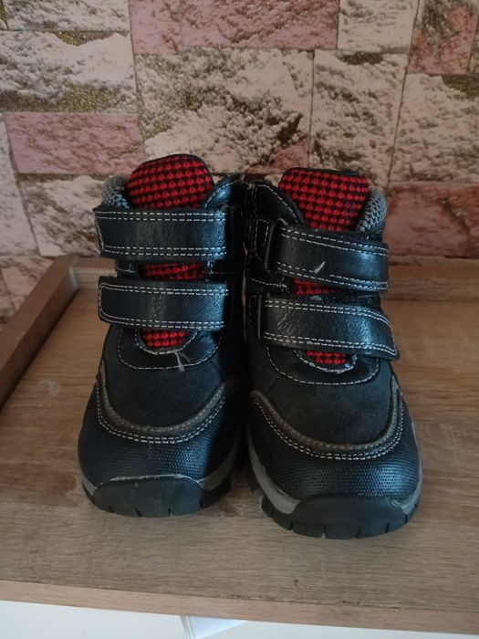 Продам ботинки 24р