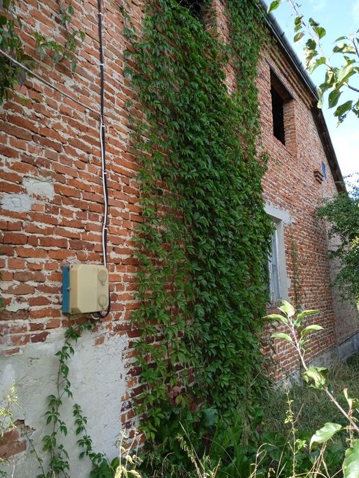 Будинок та земельна ділянка 0,5 га в дуже гарному місці близько Львова