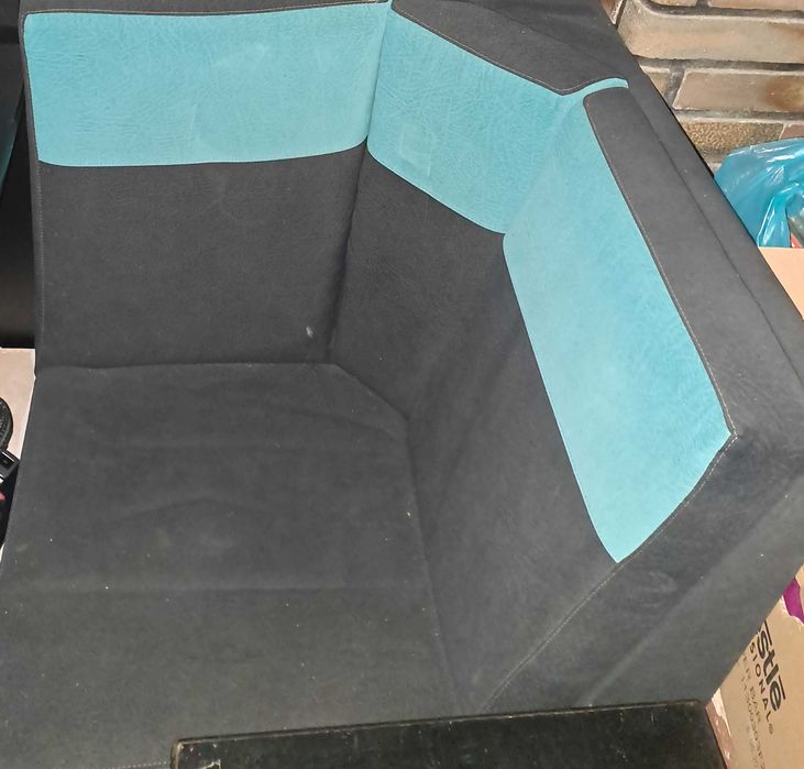 Conjunto sofás mesas e puffs