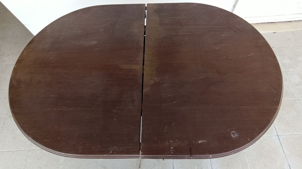 Mesa de sala oval extensível