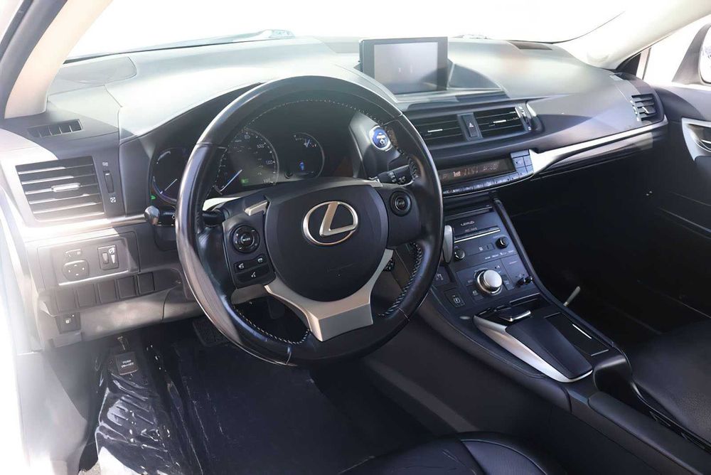 Lexus CT 200h      2016