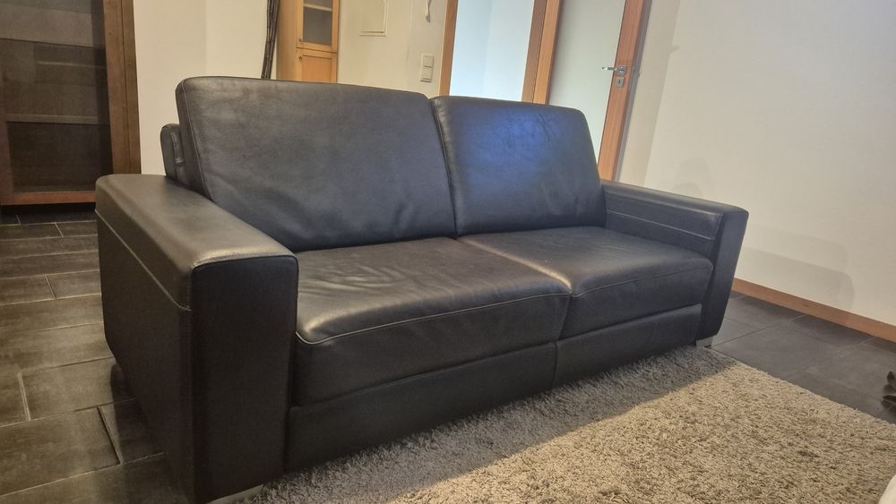 Sofá em pele genuína castanha da marca Agol