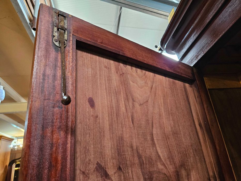 Roupeiro muito antigo de duas portas mais gaveta - Bom estado geral