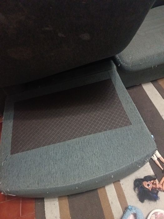 Sofá usado com algumas marcar de uso normais. chaise longue modelável.