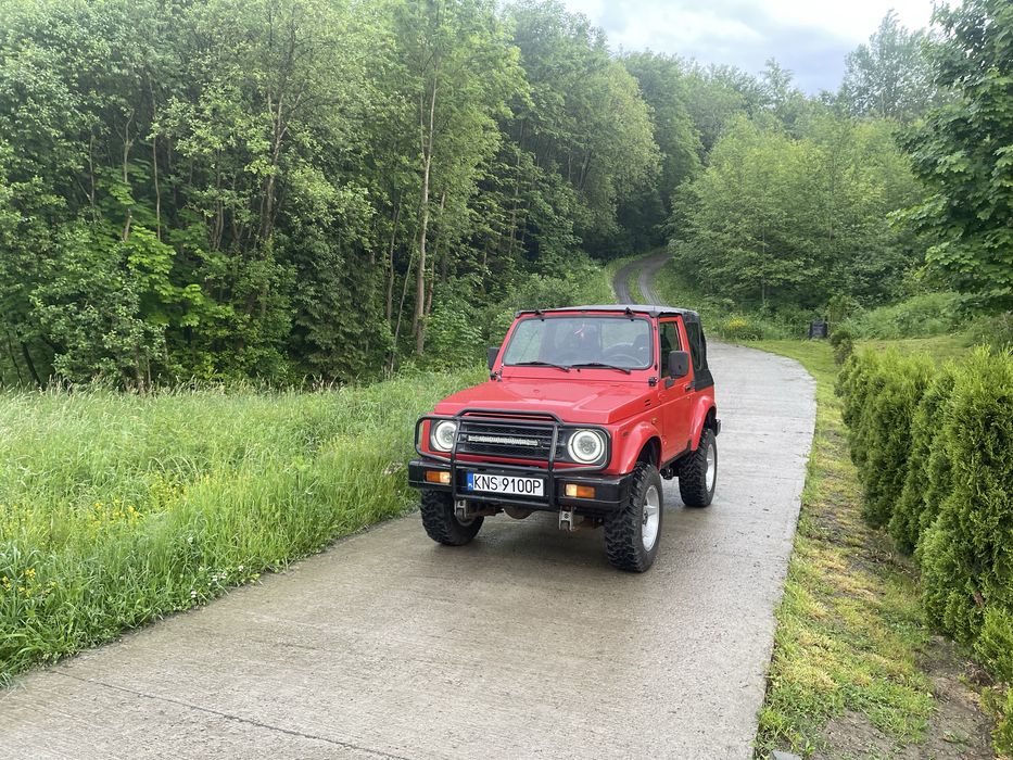 Suzuki samurai , doinwestowany