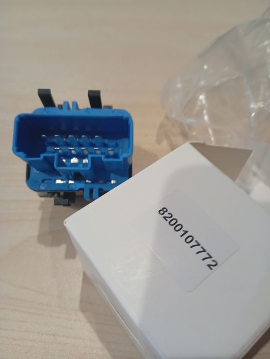 Кнопка стеклоподъёмника Рено Трафик,Клио,Меган...