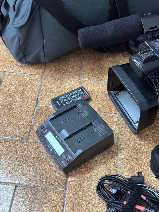 Câmera Sony HXR-NX5E + Acessórios