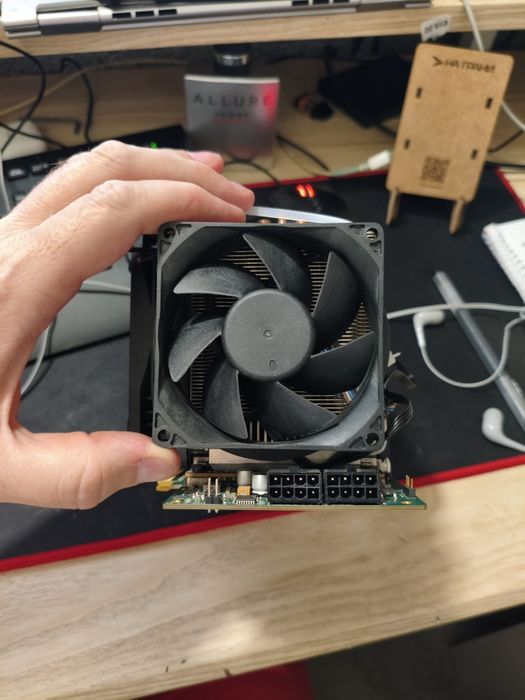 NVIDIA Tesla V100 16GB PCIe — Usada / Em excelente estado