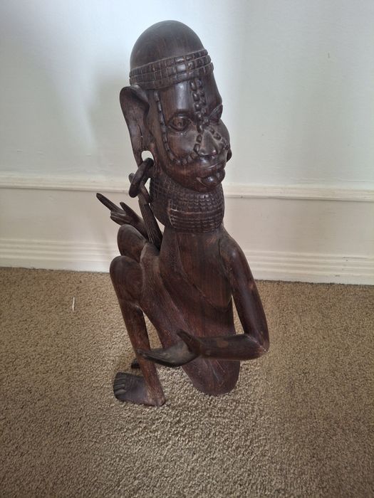 Grande escultura em madeira africana cerca 48 cms