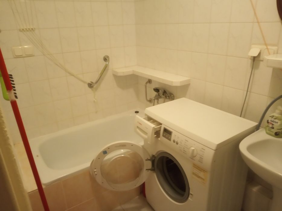 48m2, dwa pokoje, pierwsze piętro, balkon