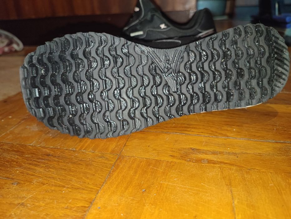 Кросівки Xtep. Майже нові