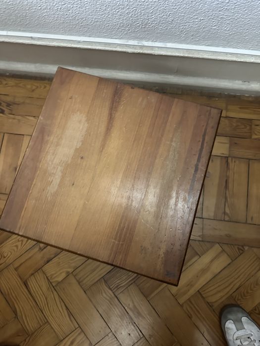 Mesa para CD’s pequena