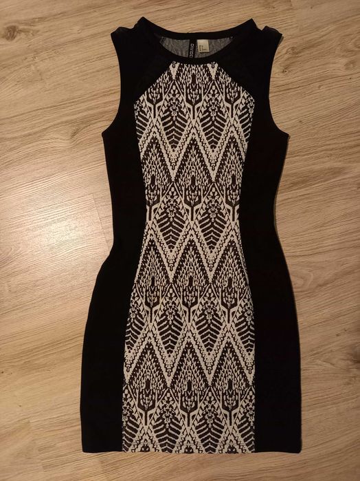 Sukienka obcisła czarno-biała