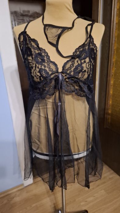 Koszulka nocna plus stringi.