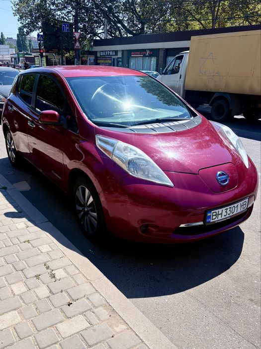 Сдам в аренду Nissan Leaf  Ниссан лиф 2013г. 300 км