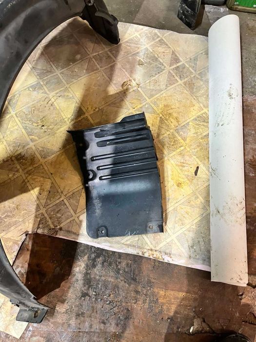 Передні підкрилки Е60