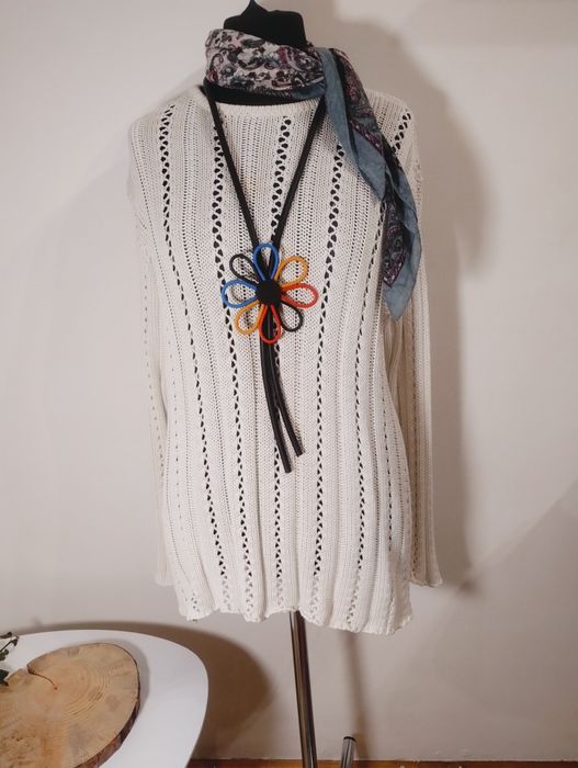 Nowoczesny naszyjnik kwiat lekki minimalistyczny