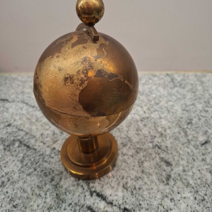 Unikatowa Papierośnica Globus retro vintage