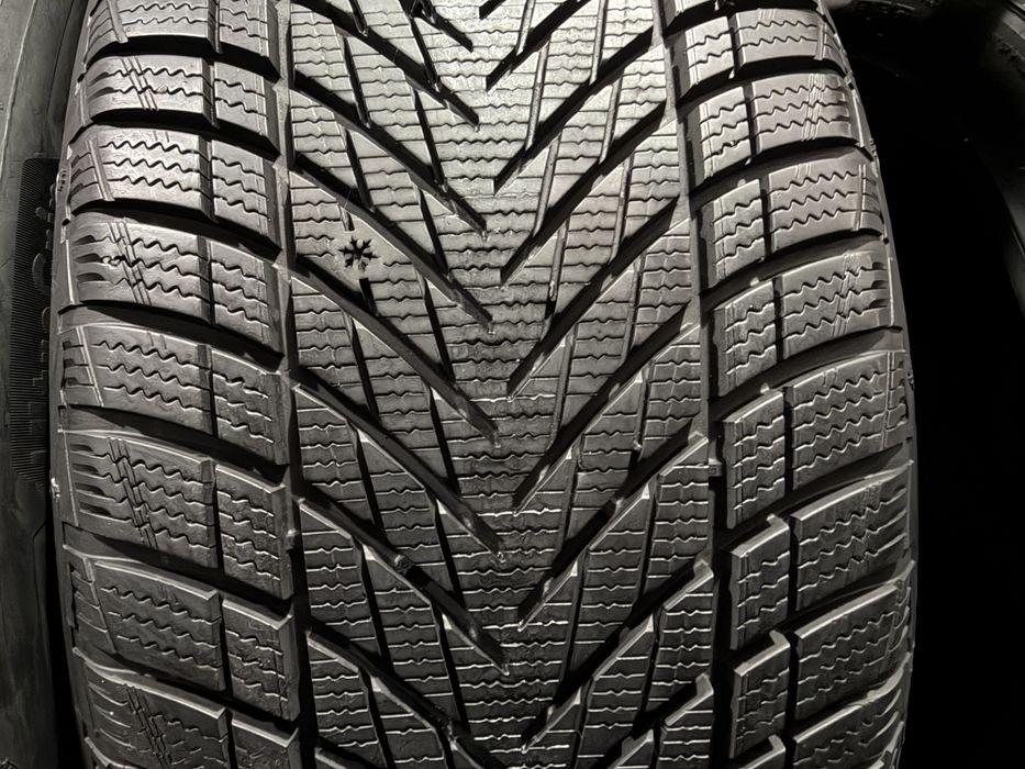 255/45 r 19 Goodyear 2шт.