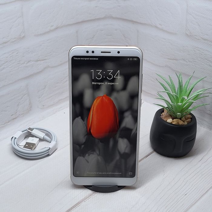 Продам телефон Redmi 5 Plus 3/32Gb NFC в гарному стані